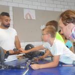 10_14-aus-kinderwaegen-fahrradteilen-und-anderen-utensilien-entstand-eine-befahrbare-seifenkiste