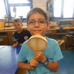 16_6-in-der-musikinstrumende-werkstatt-entstehen-rasseln-trommeln-und-floeten