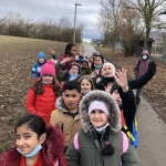 Alle Kinder freuen sich auf ihre Reise zum 'Weltall'.
